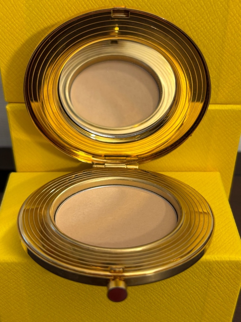 Vintage LIMITED EDITION MAC Cosmetics Sheer Mystery Powder Medium Plus W/ REFILL